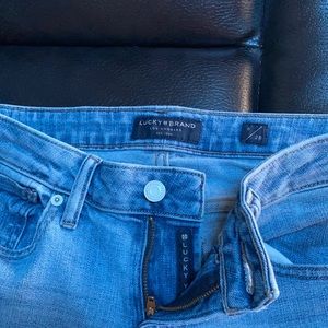 Size 6/28 lucky brand Los Angeles skinny jeans